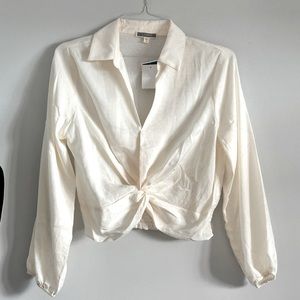 NWT Nordstrom Pleione Woman’s silky blouse with tie in front Size M